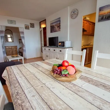 - Haus H, App 0h0710 *